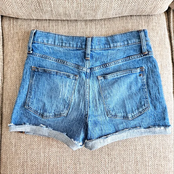 Madewell High-Rise Ripped Denim shorts Size Waist 26 (Small) - Picture 2 of 6